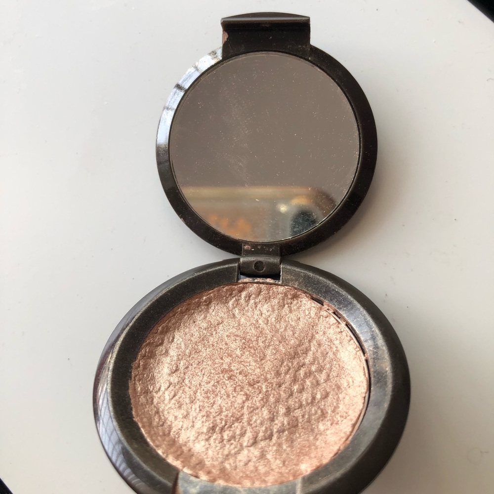 Becca Cosmetic Opal Highlighter